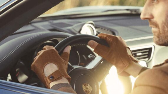 Ecco gli accessori uomo prediletti, ma come si indossano per essere più cool?