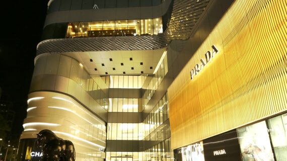 L’altra faccia di Prada: viaggio alla scoperta di Miu Miu, il brand che ha conquistato il mondo della moda
