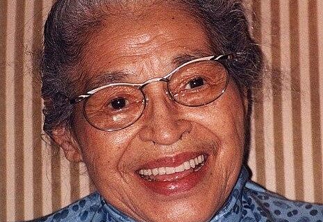 Rosa Parks nasceva 110 anni fa, il suo no che ha cambiato la storia