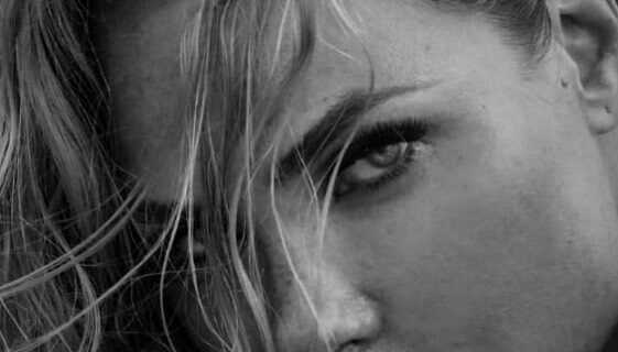 Buon compleanno Ilary Blasi: la conduttrice dell’Isola dei Famosi