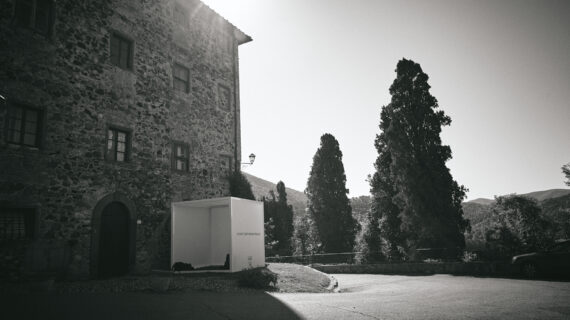 Mike Meyer, White Cube: il fotografo in mostra al Querceto