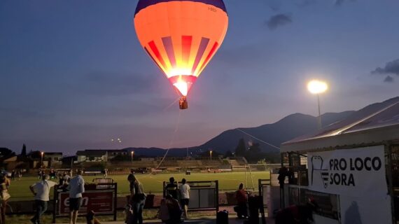 Sora Vola in mongolfiera allo stadio Panico