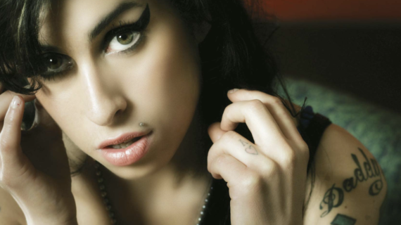 Oggi ricorre il dodicesimo anniversario della morte di Amy Winehouse