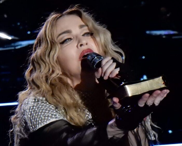 Compleanno di Madonna? Celebriamo i suoi look più iconici