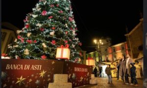 Piazza Centrale Addobbata - Natale ad Asti 2023