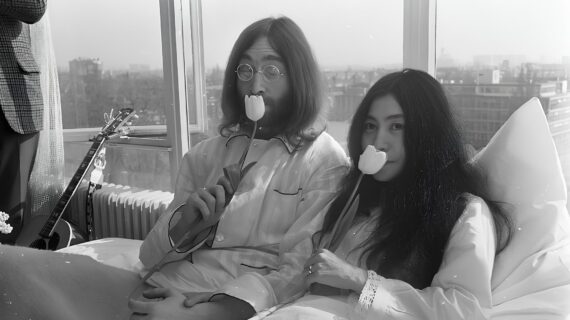 John Lennon moriva 43 anni fa: un libro per ricordarlo