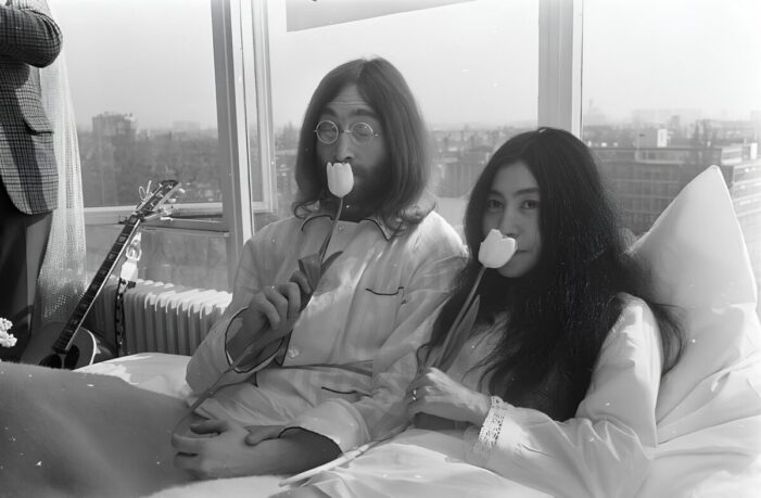 John Lennon moriva 43 anni fa: un libro per ricordarlo