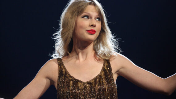 Taylor Swift oggi compie gli anni, la donna dei record