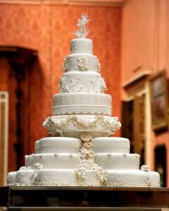 Le 5 Curiosità sulla Famiglia Reale Inglese: La Torta Nuziale si William e Kate - Foto MyWhere Copyright