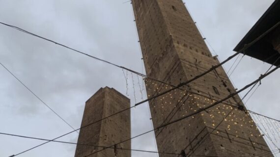 All’Epifania Sosteniamo le Due Torri di Bologna
