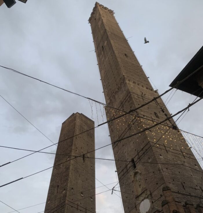 All’Epifania Sosteniamo le Due Torri di Bologna