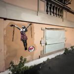 Ilaria Salis omaggiata a Roma dalla street artist Laika