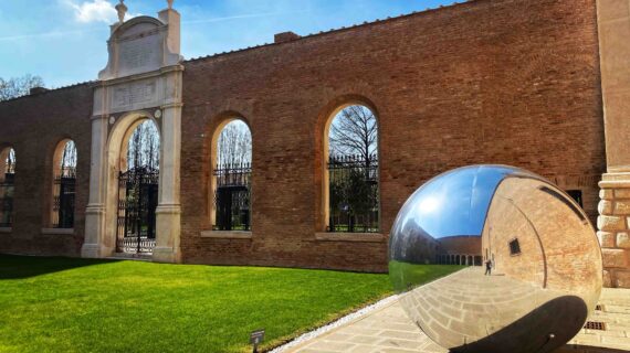 Escher continua a stupirci nella mostra a Palazzo dei Diamanti