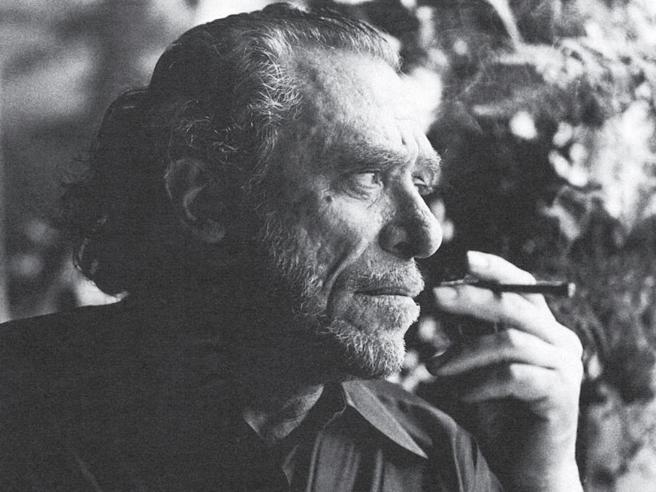 Charles Bukowski: ricordiamo lo scrittore nemico del perbenismo
