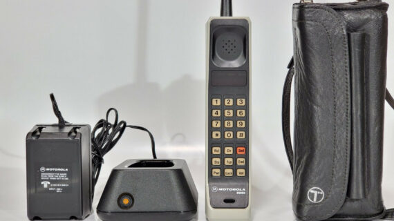 Motorola DynaTAC 8000X nel 6 marzo 1983: iniziava l’era del cellulare