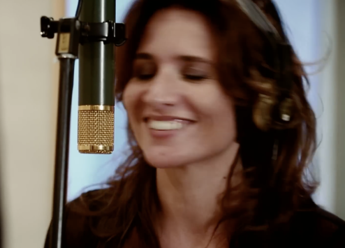 Chiara Civello performance: tre bis non bastano a placare l’emozione