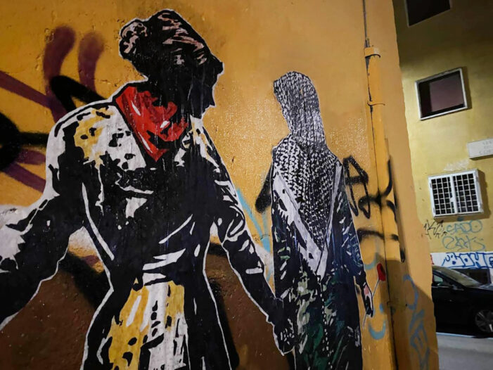 Dopo Ilaria Salis la street artist Laika invoca la Liberazione