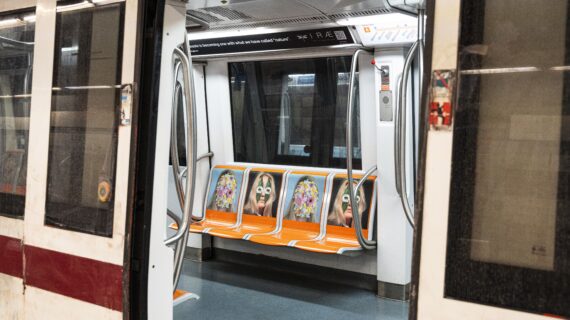 Mind The Earth: Arte sui vagoni della metro A di Roma per raccontare l’ambiente 