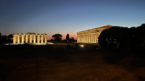 Ogni stagione è perfetta per immergersi in una vacanza a Paestum