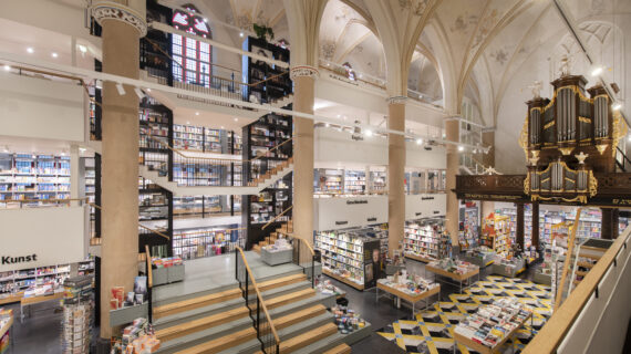150 librerie da vedere almeno una volta nella vita è un viaggio speciale per i lettori