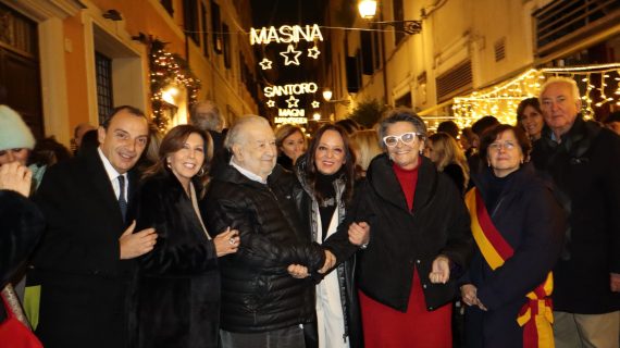 Si accendono le luminarie nella storica Via Margutta