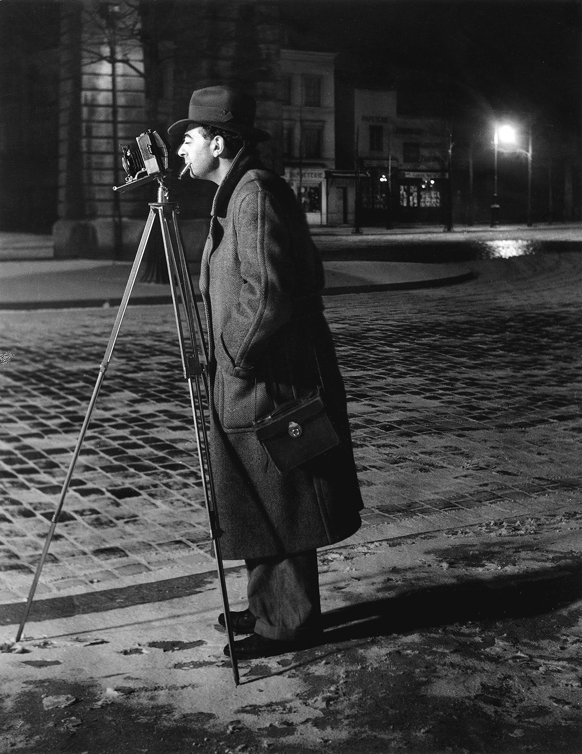 Brassai, Autoritratto in boulevard Blanqui, 1931-1932
