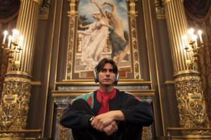 Gideon Glick in "Étoile"