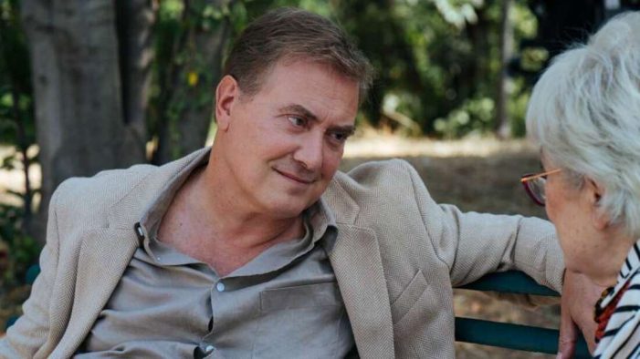 Corrado Guzzanti compie 60 anni: un genio della satira che ha fatto ridere (e riflettere) l’Italia intera