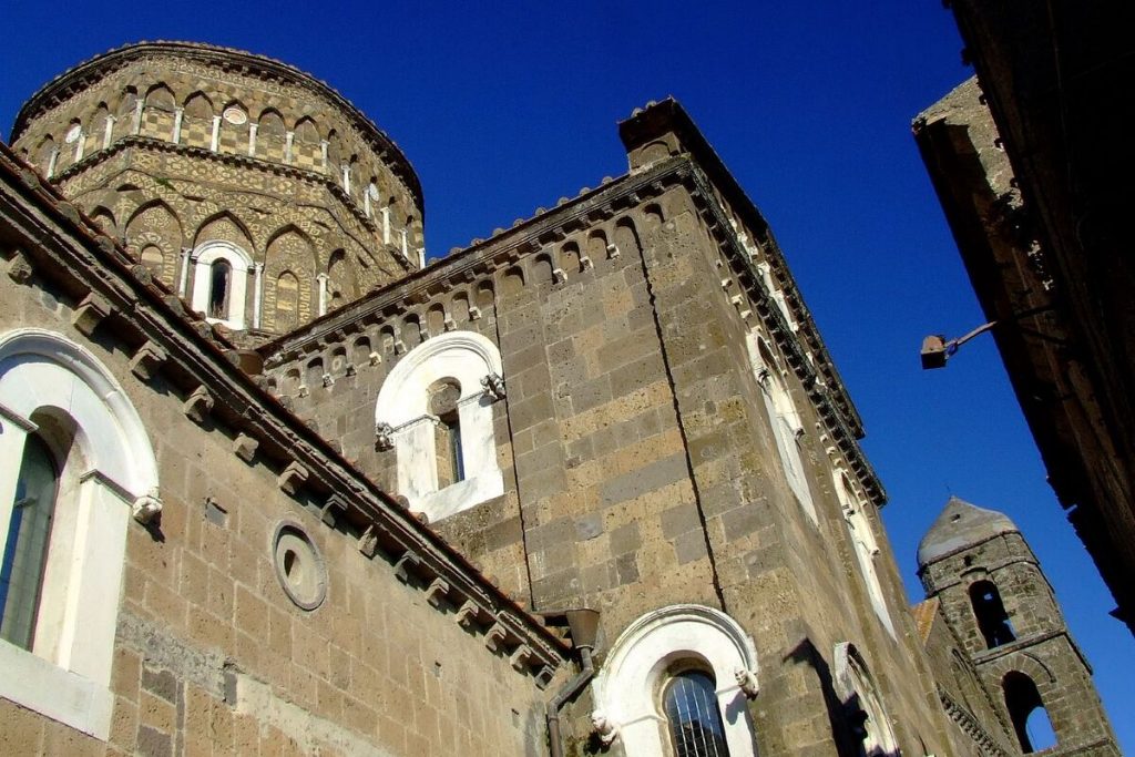 un borgo di libri