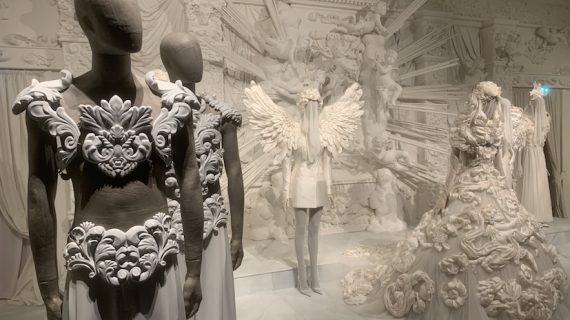 I colori bandiera del nostro fashion system nelle grandi esposizioni