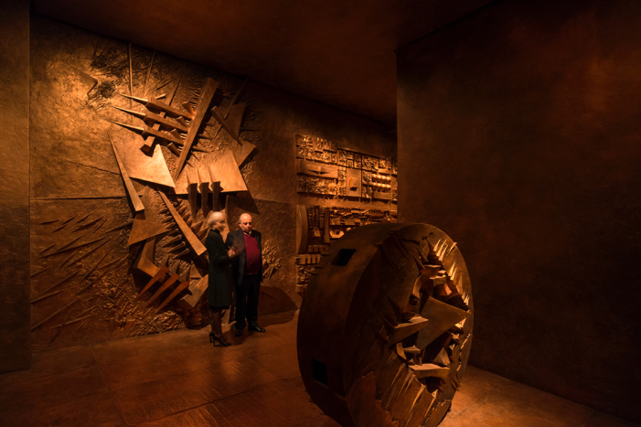 Addio ad Arnaldo Pomodoro: il grande scultore italiano della “Sfera”