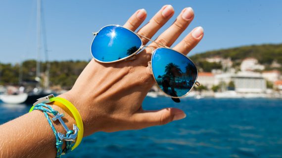 Occhiali da sole, tra stile e benessere: le migliori scelte per l’estate