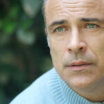 Enzo Decaro porta in scena “Il Gabbiano Jonathan Livingston”