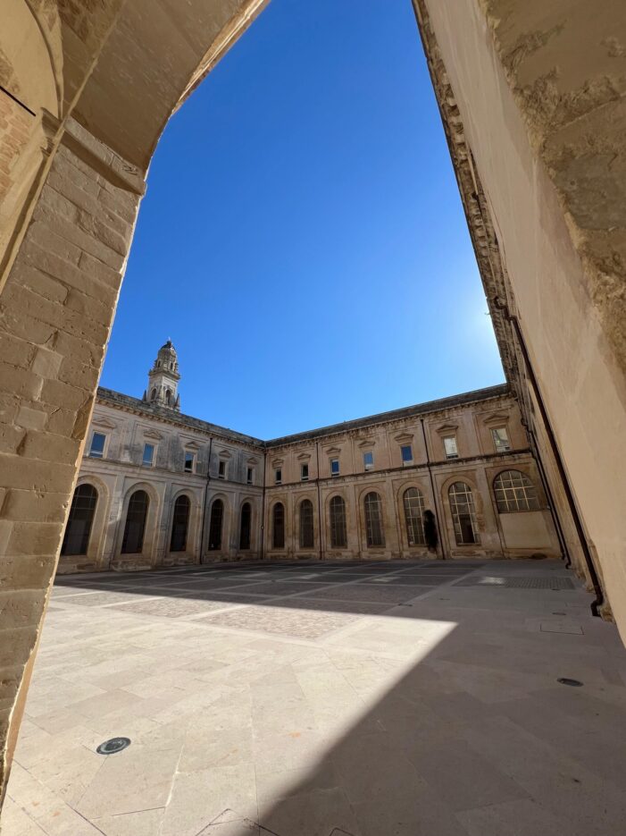 Iconic Fashion Flow 2026 a Lecce: moda, arte e spettacolo all’Ex Convento dei Teatini Iconic Fashion Flow 2026 a Lecce: moda, arte e spettacolo all’Ex Convento dei Teatini