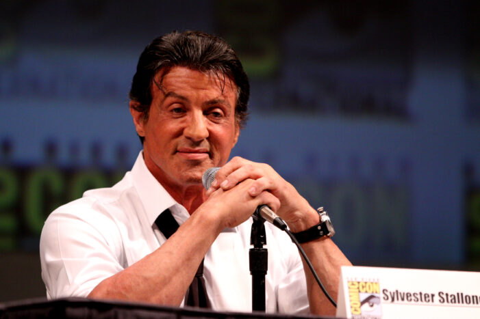 sylvester stallone Sylvester Stallone compie 80 anni: l’uomo che ci ha insegnato a rialzarci dopo ogni sconfitta