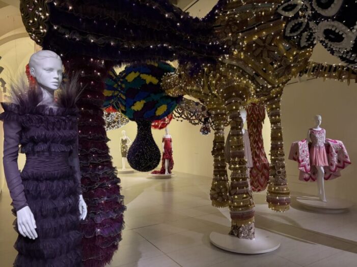 VENUS – La mostra di Valentino e Joana Vasconcelos chiude i battenti il 19 luglio