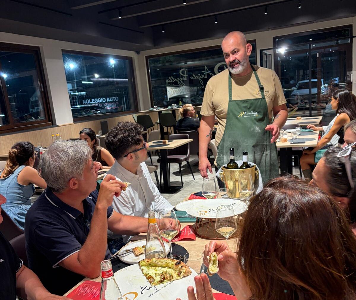 Pezzella Pizzeria con Cucina.