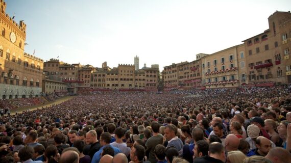 Palio di Siena 2026, quando il destino ha bagnato Piazza del Campo