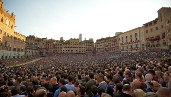 Palio di Siena 2026, quando il destino ha bagnato Piazza del Campo