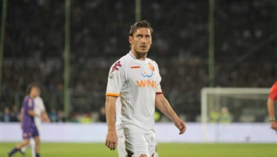 Francesco Totti compie 50 anni: il tempo passa, ma il Capitano resta
