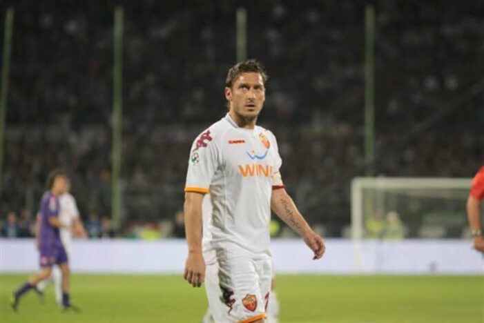 Francesco Totti compie 50 anni: il tempo passa, ma il Capitano resta