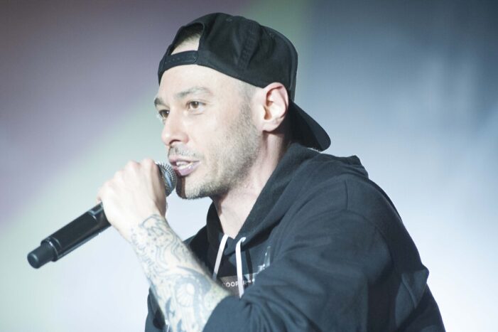 fabri fibra Fabri Fibra compie 50 anni: il rapper che ha cambiato le regole senza chiedere il permesso